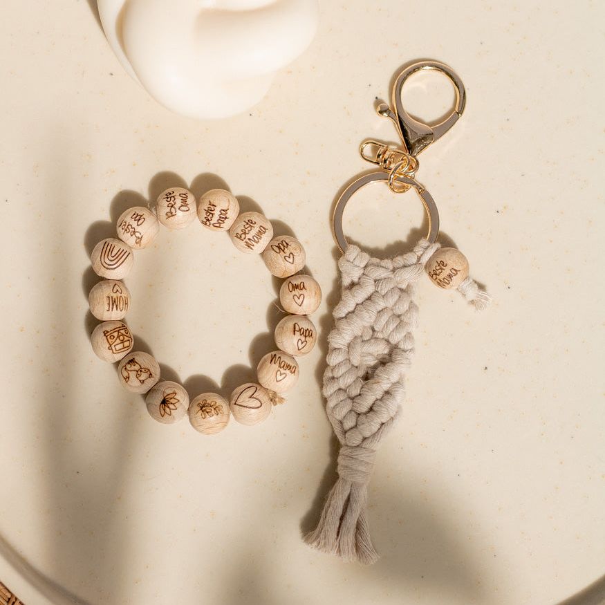 Handgemachter Makramee Schlüsselanhänger "Milou" mit Motivperle - mahina