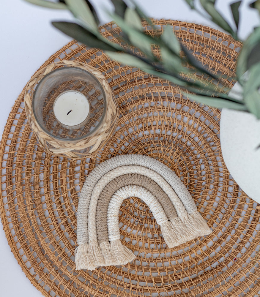 Handgemachter Makramee Regenbogen in verschiedenen Farben - mahina