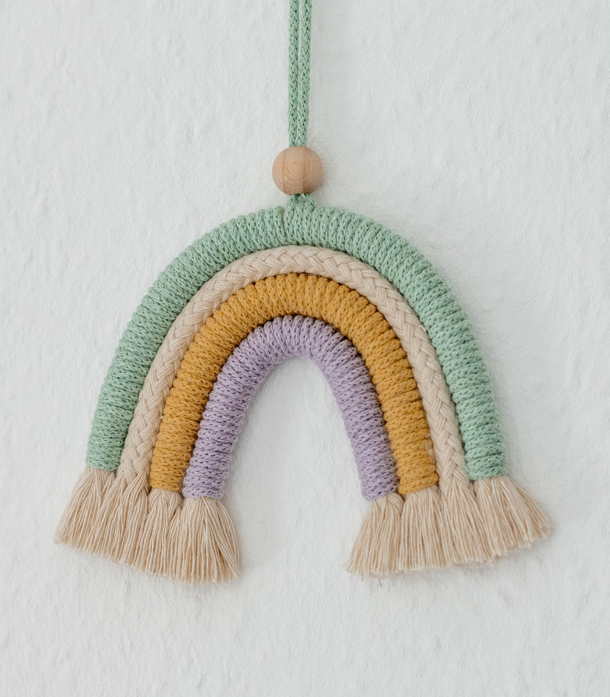 Handgemachter Makramee Regenbogen in verschiedenen Farben - mahina
