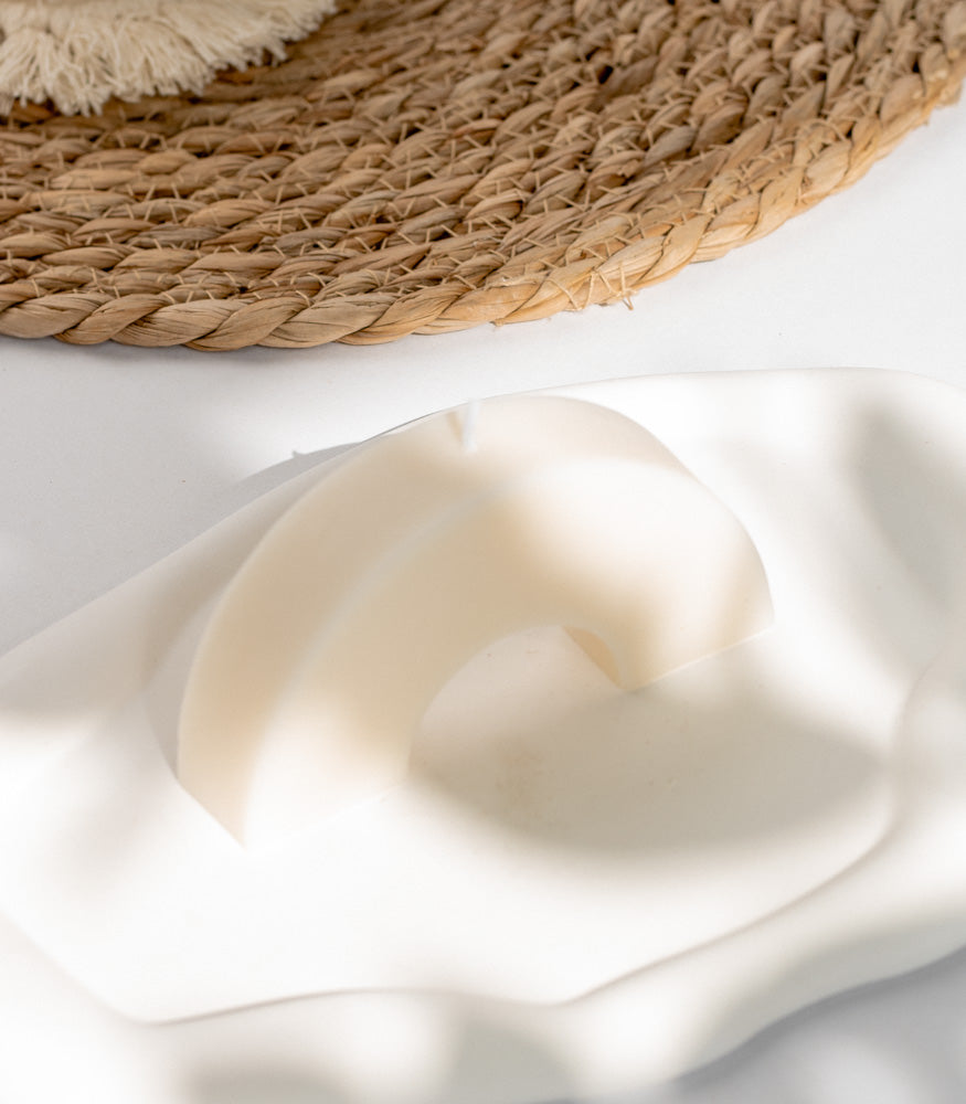 Handgemachte Kerze "Bogen" in natur, vegan & nachhaltig - mahina