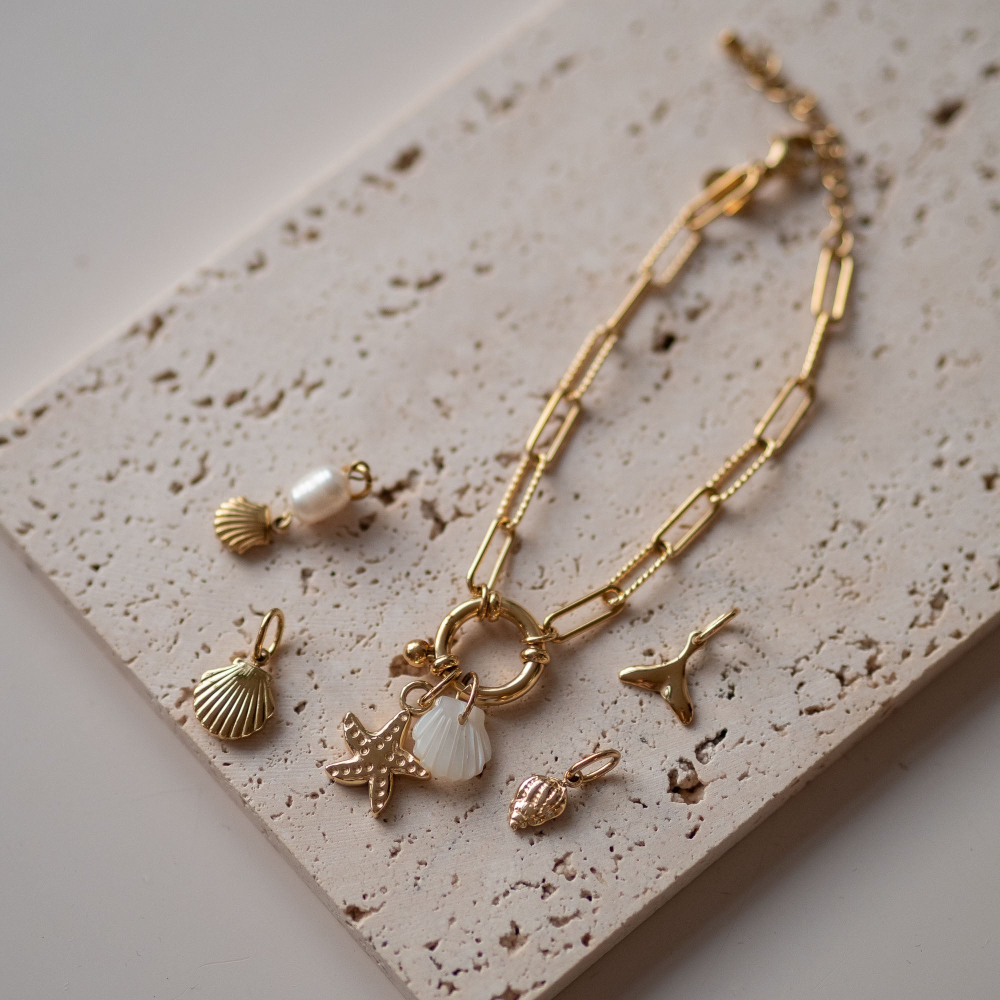 Leilani Charm Armband