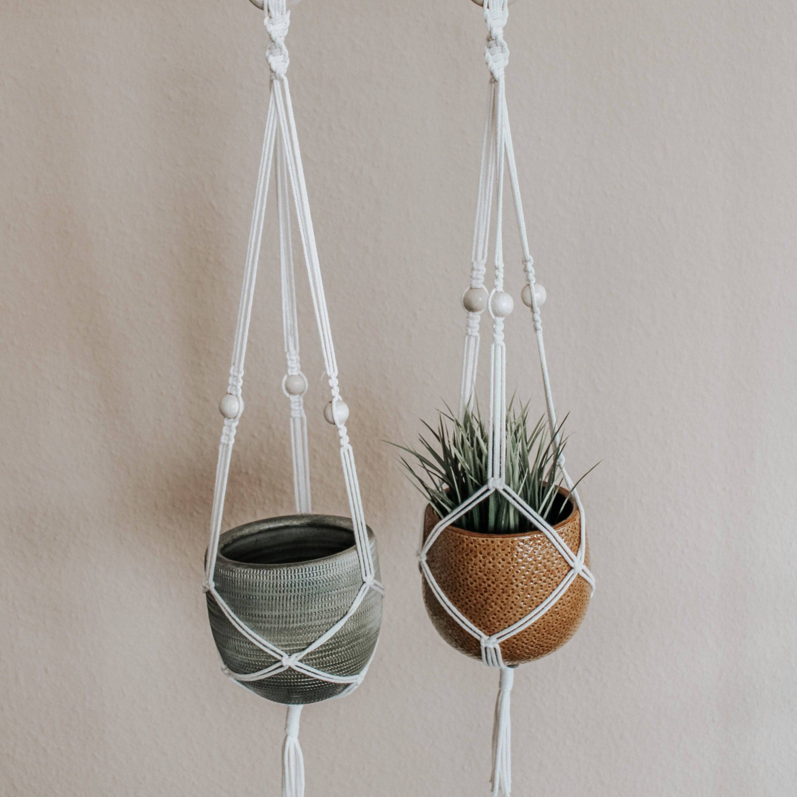 Handgemachte Makramee Blumenampel mit Perlen - mahina