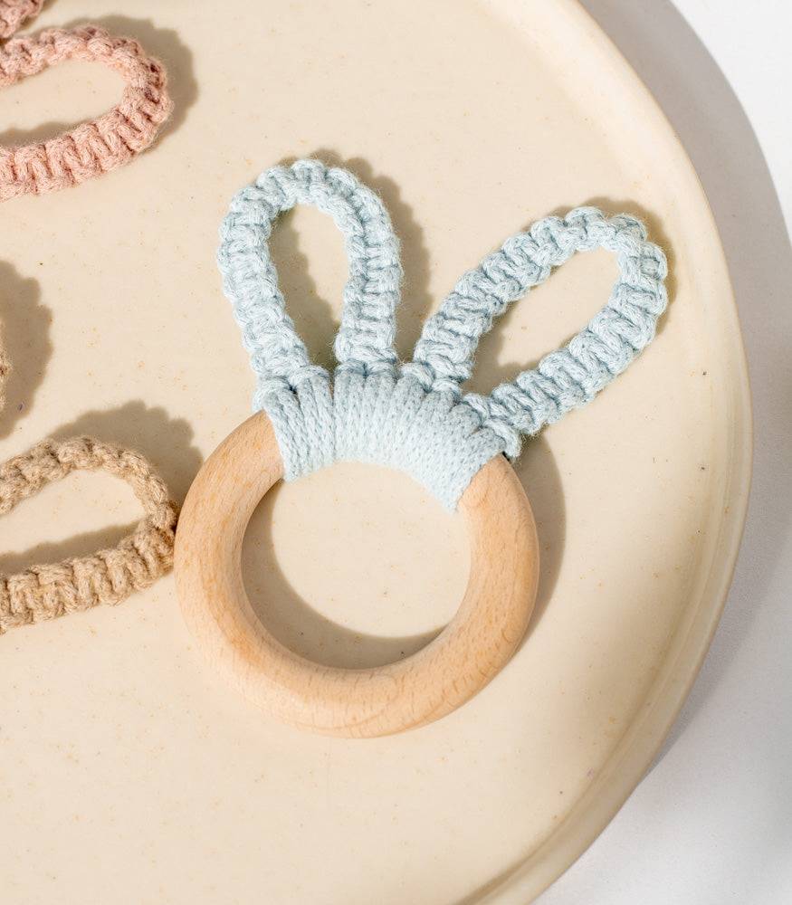 Handgemachter Makramee Beißring/Greifling "Bunny" - mahina