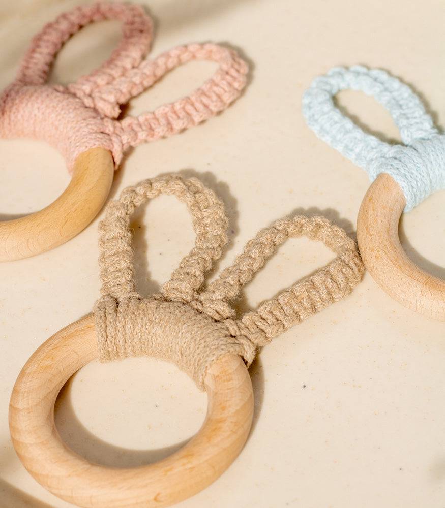 Handgemachter Makramee Beißring/Greifling "Bunny" - mahina