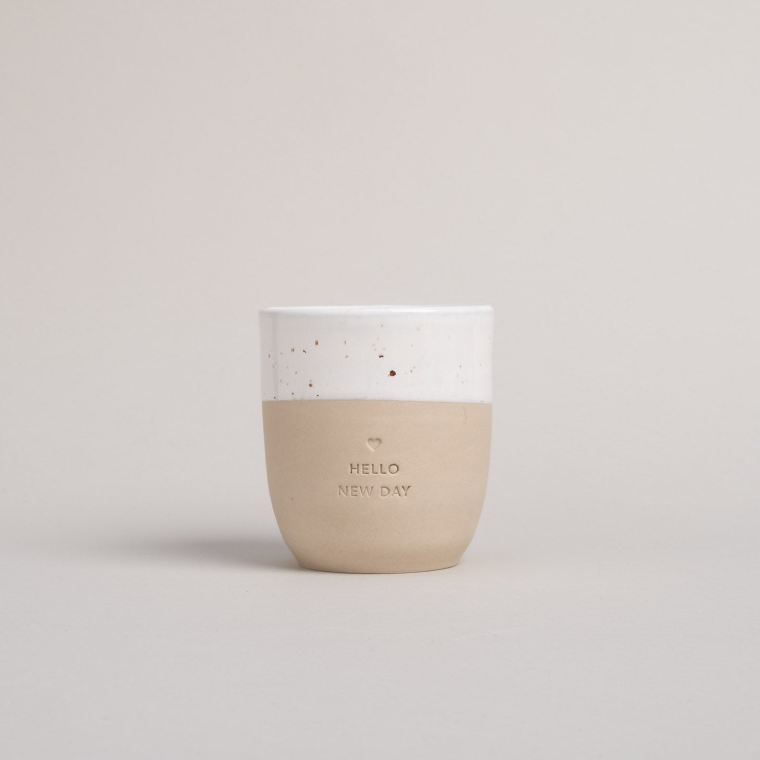 Handgemachter Eulenschnitt Becher aus Steingut "Hello new day" - mahina
