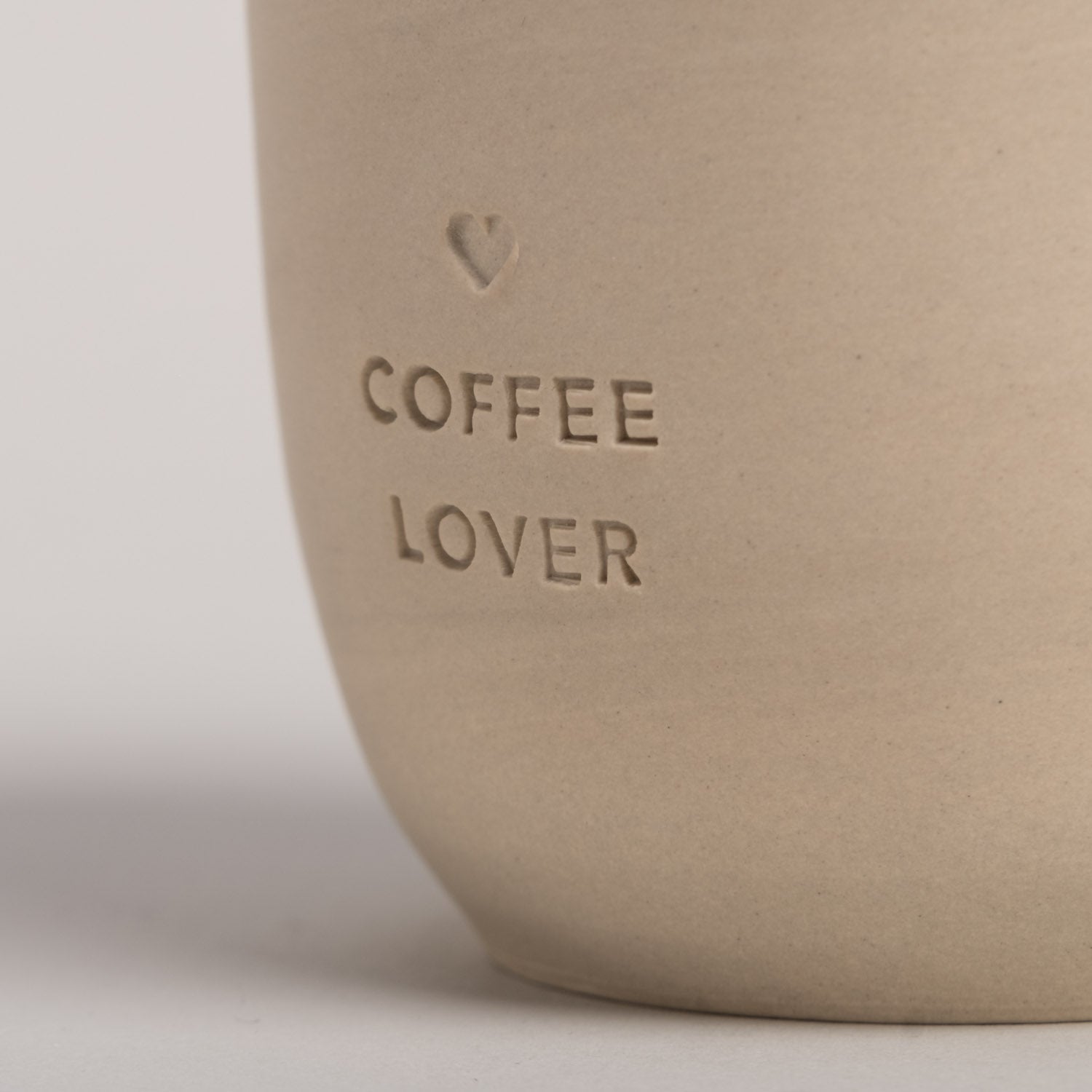 Handgemachter Eulenschnitt Becher aus Steingut "Coffee Lover" - mahina