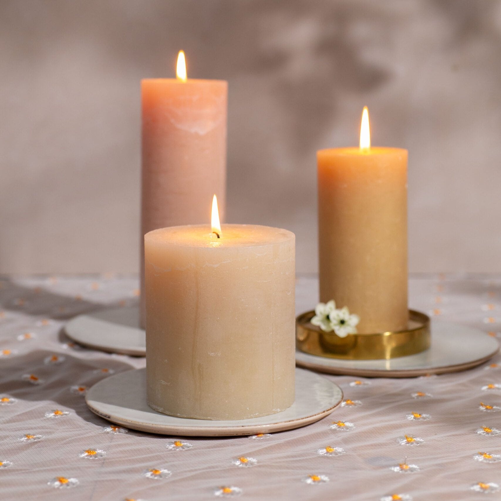 Stumpenkerze "Rustikal" 7x10cm 10 Farben - Interior > Dekoration > Kerzen von mahina