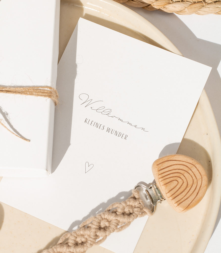 Geschenkbox "Kleines Wunder" mit Makramee Schnullerkette - mahina
