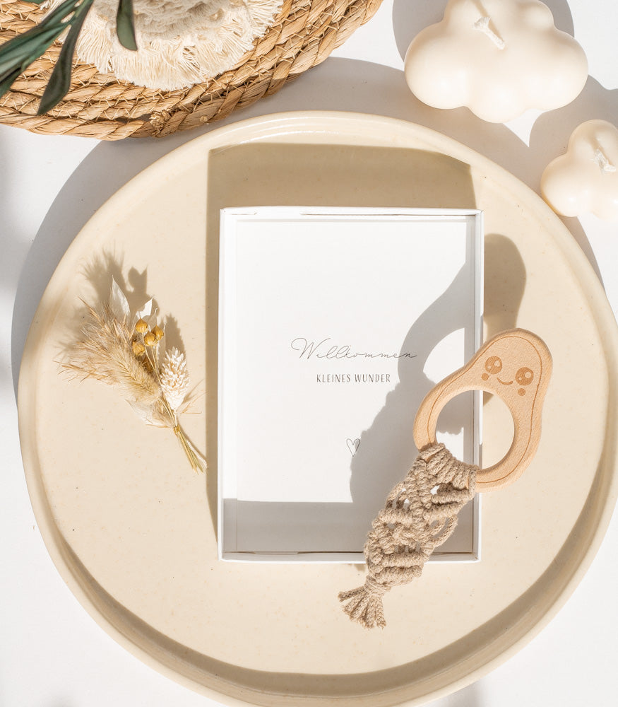 Geschenkbox "Kleines Wunder" mit Makramee Beißring/Greifling Classic - mahina