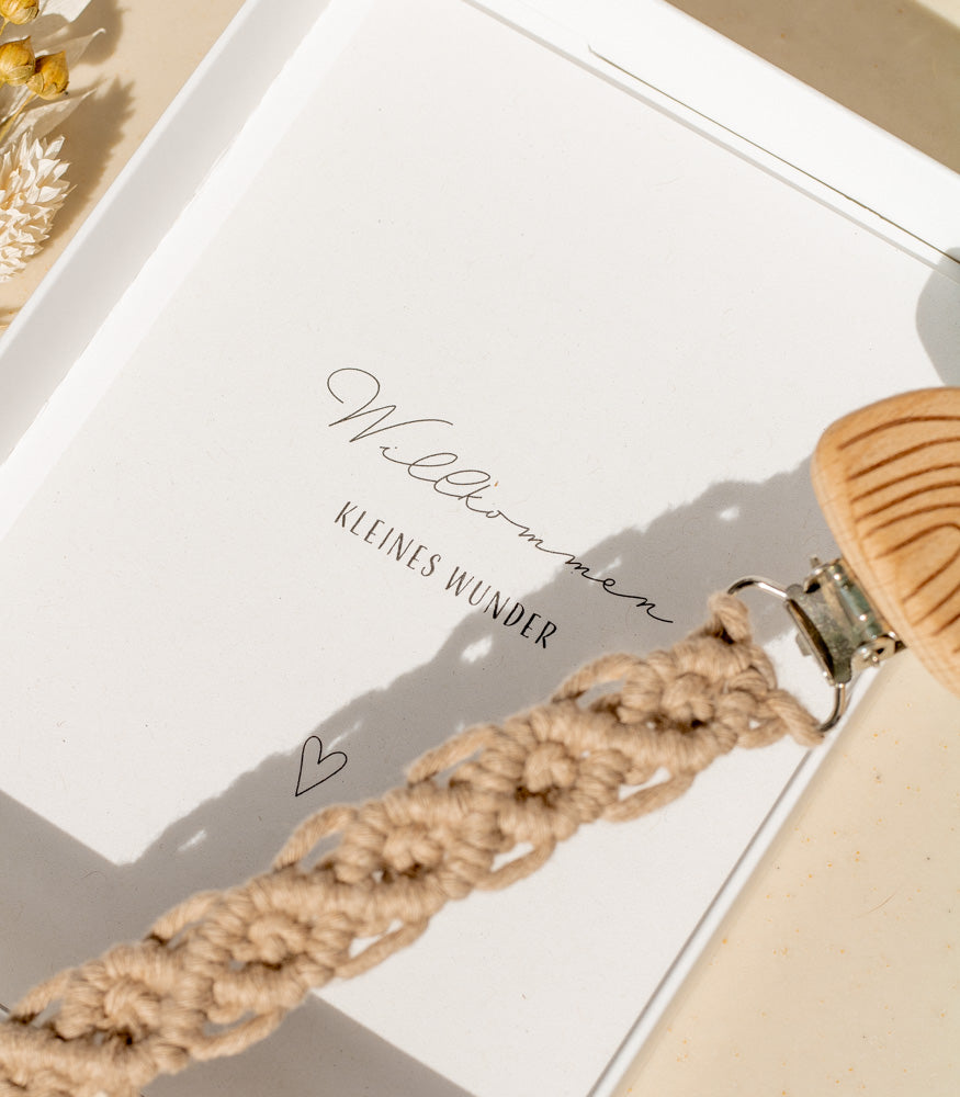 Geschenkbox "Kleines Wunder" mit Makramee Schnullerkette - mahina
