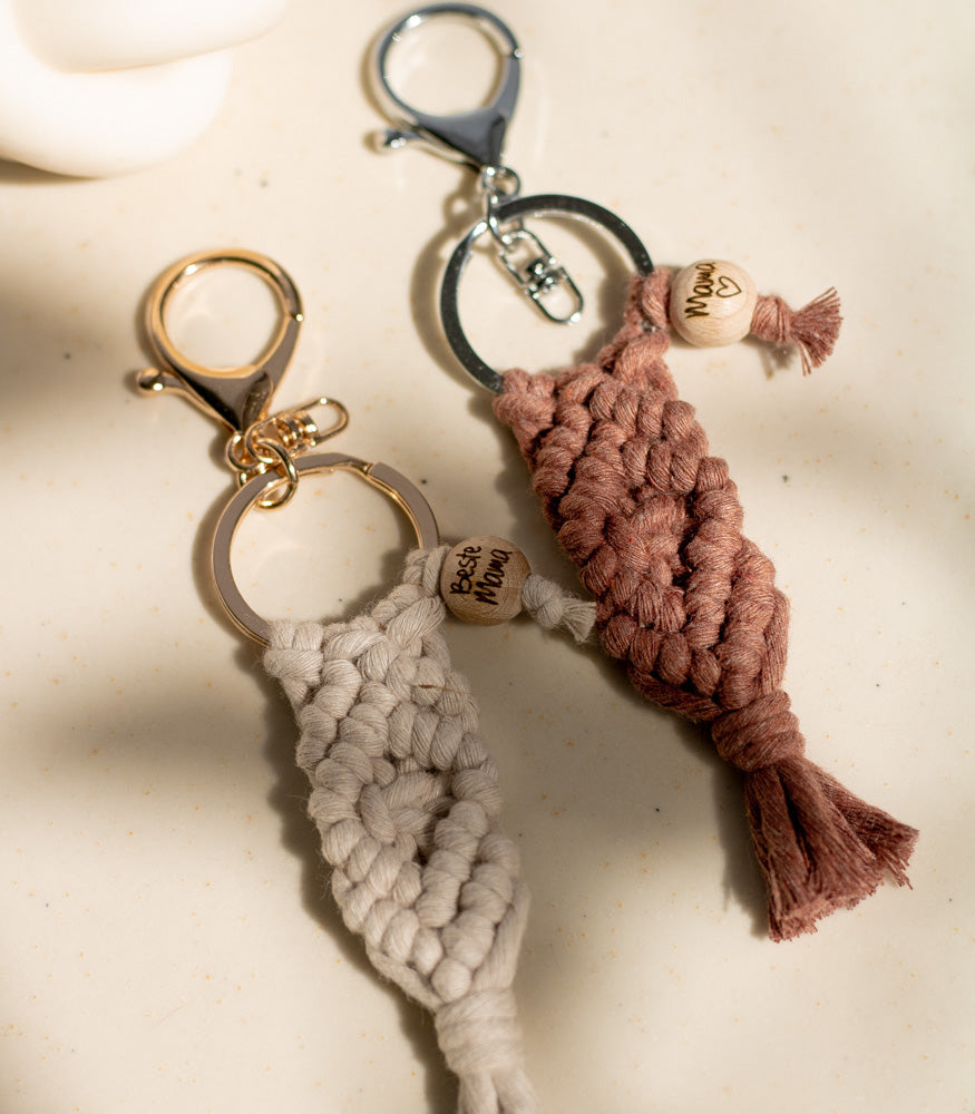 Handgemachter Makramee Schlüsselanhänger "Milou" mit Mama-Perle - mahina