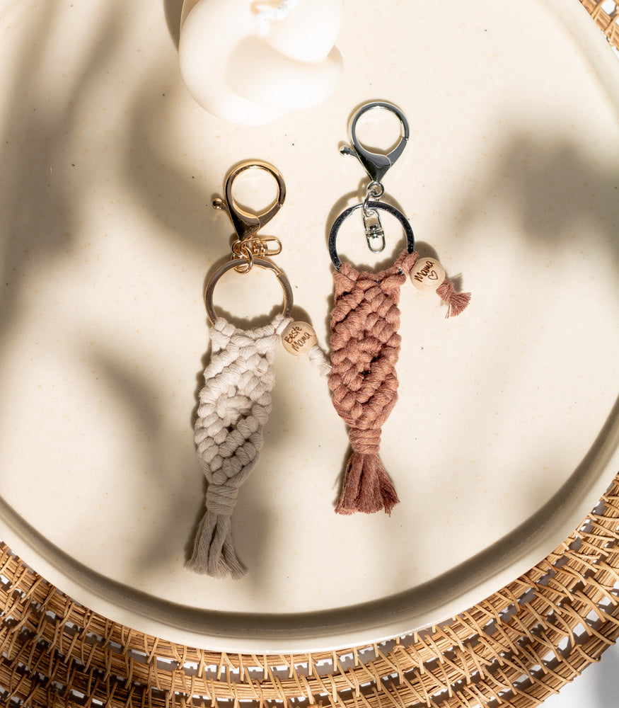 Handgemachter Makramee Schlüsselanhänger "Milou" mit Mama-Perle - mahina