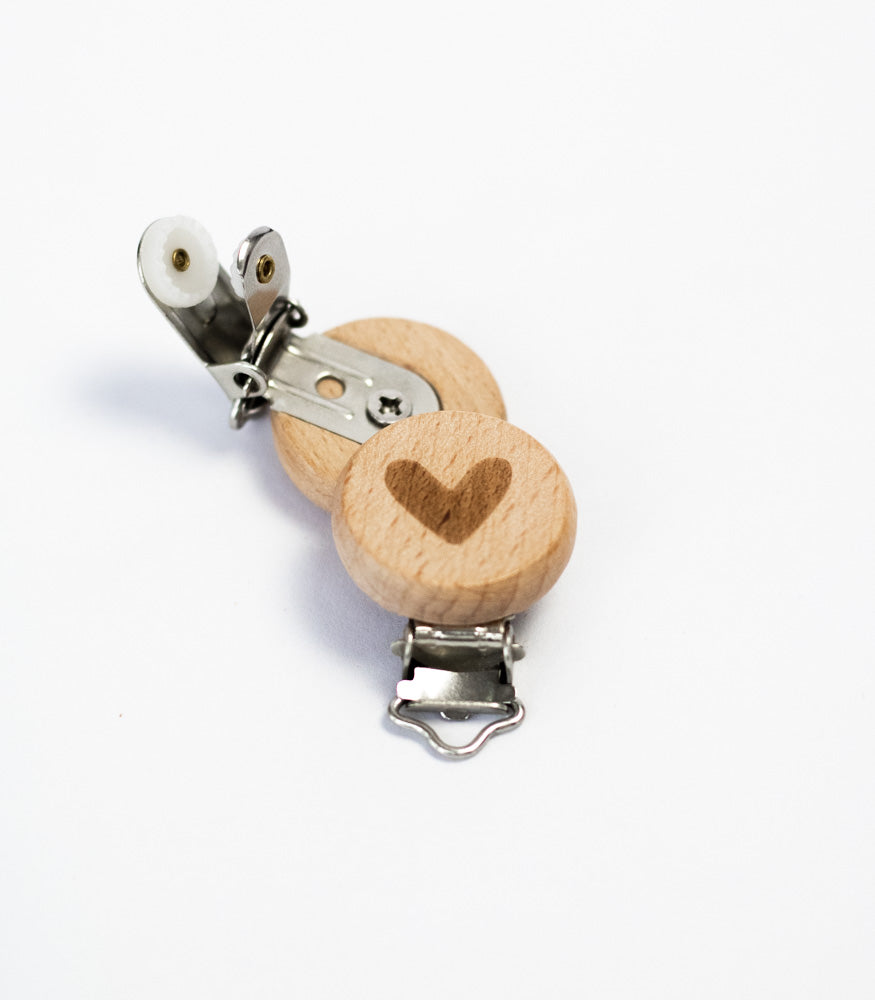Schnullerclip "Herz Motiv" aus Buchenholz - Bastelbedarf -> Holz > Schnullerclips von mahina