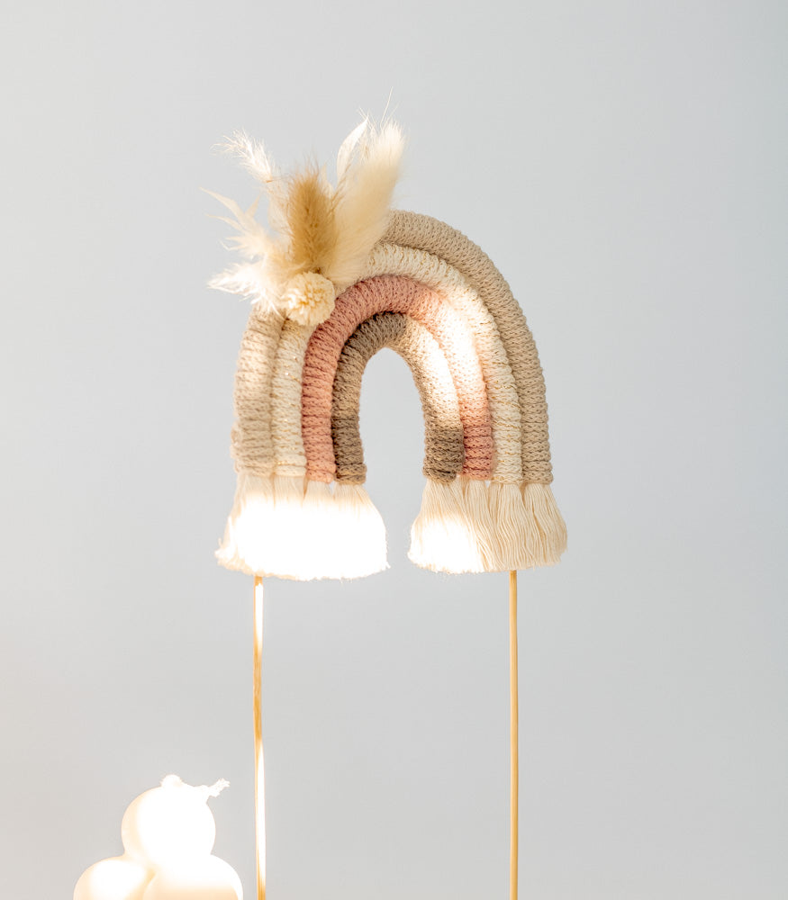 Handgemachter Makramee Cake Topper "Regenbogen" - Interior > Dekoration > Makramee von mahina