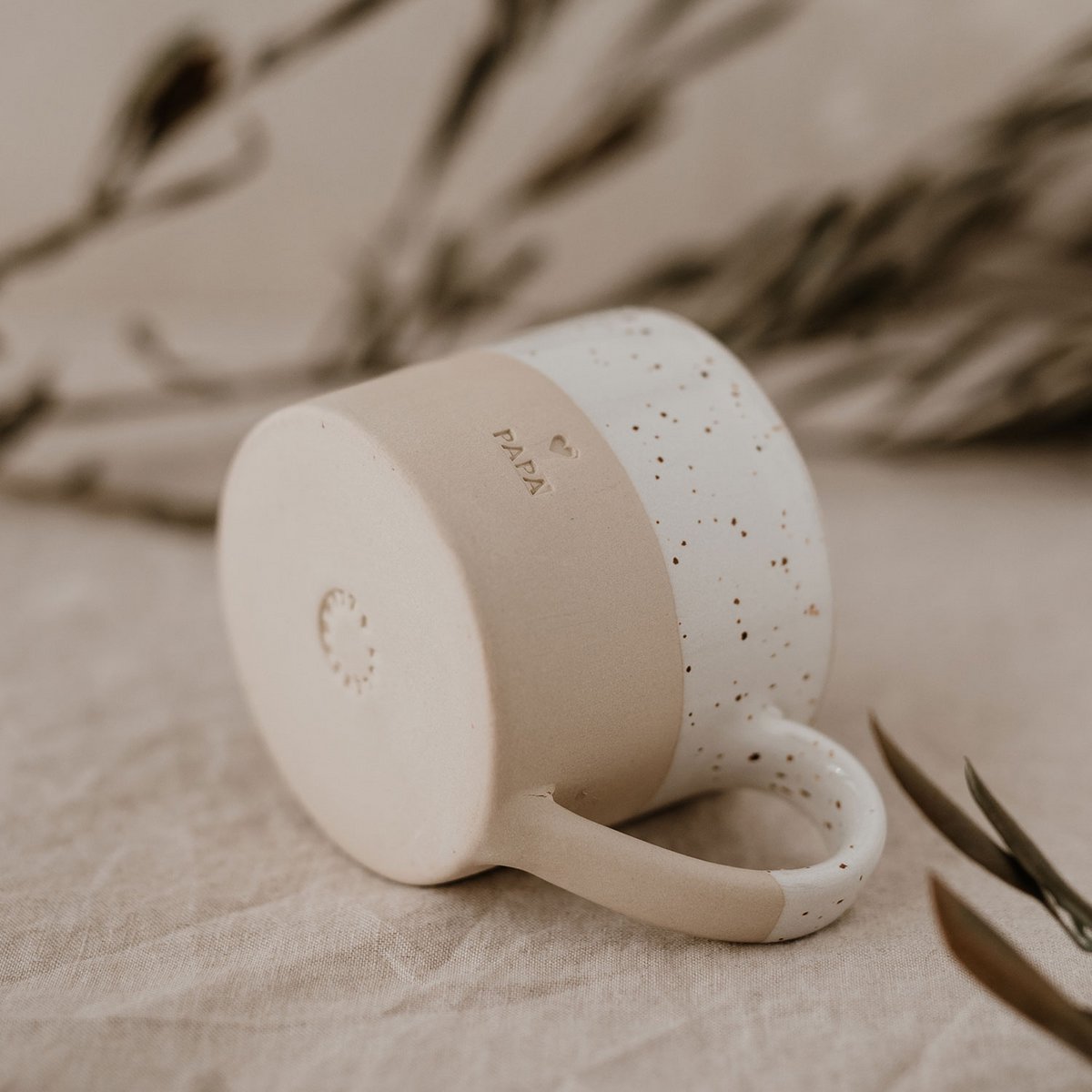 Handgemachte Eulenschnitt Tasse aus Steingut "Papa" - mahina