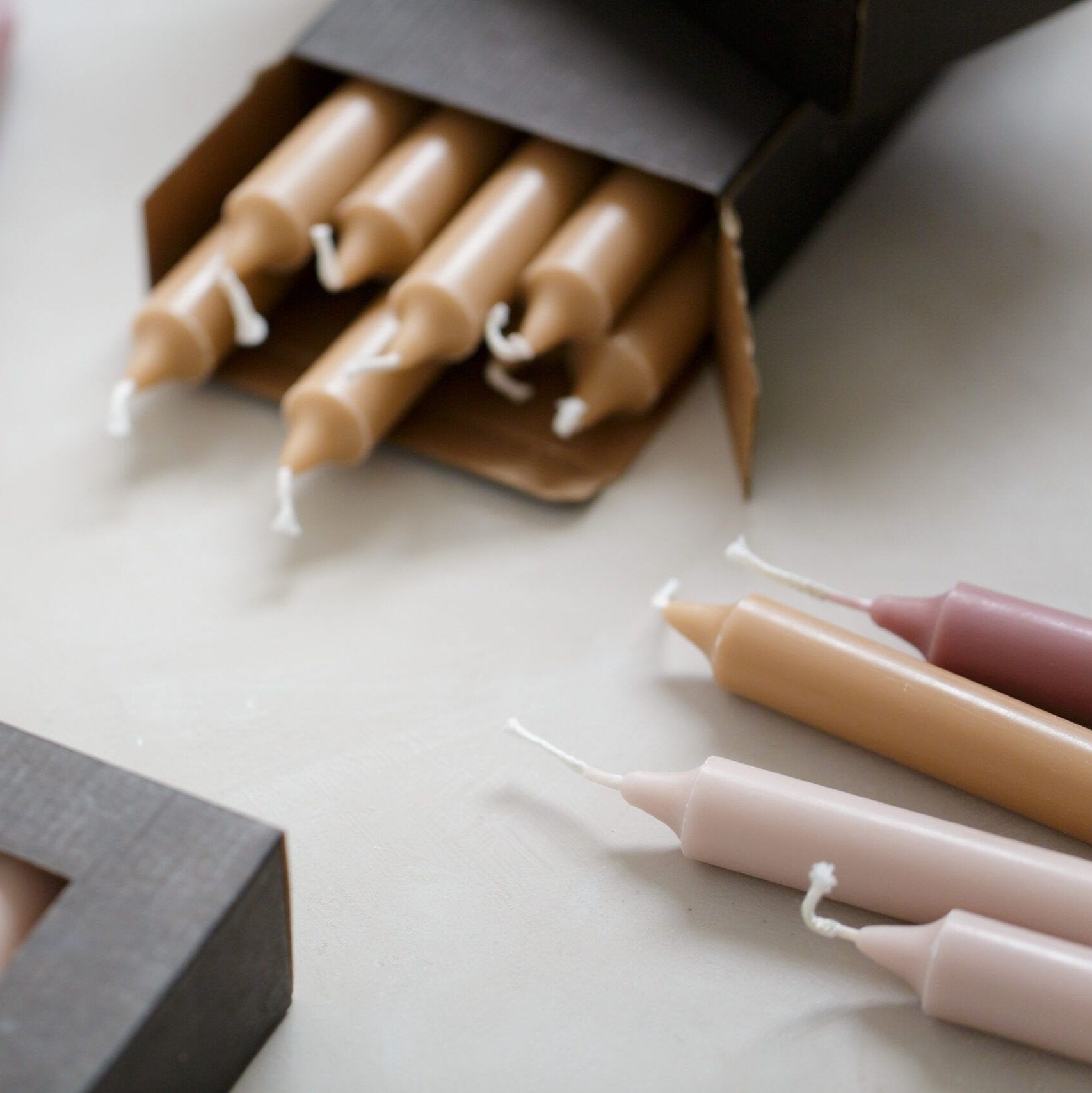 Kerze "Pastel" 2,2x19cm 14 Farben - mahina