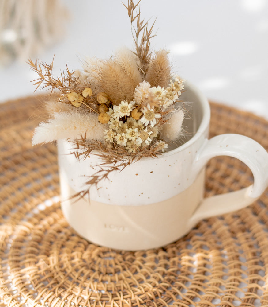 Handgemachte Eulenschnitt Tasse aus Steingut "Love" - MAHINA