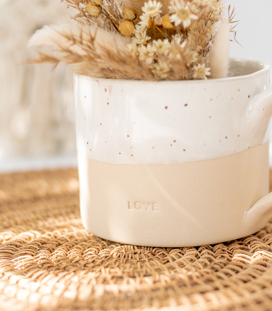 Handgemachte Eulenschnitt Tasse aus Steingut "Love" - mahina