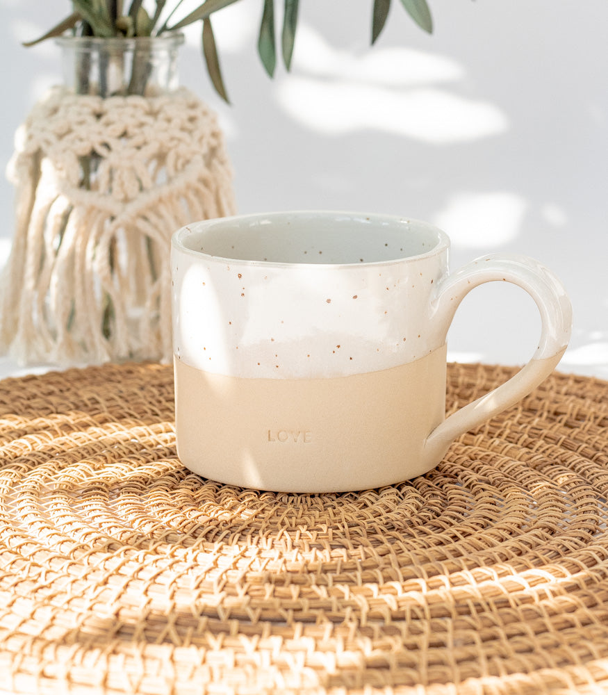 Handgemachte Eulenschnitt Tasse aus Steingut "Love" - mahina