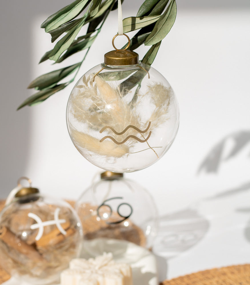 Weihnachtskugel "Sternzeichen" personalisiert, aus Glas - MAHINA
