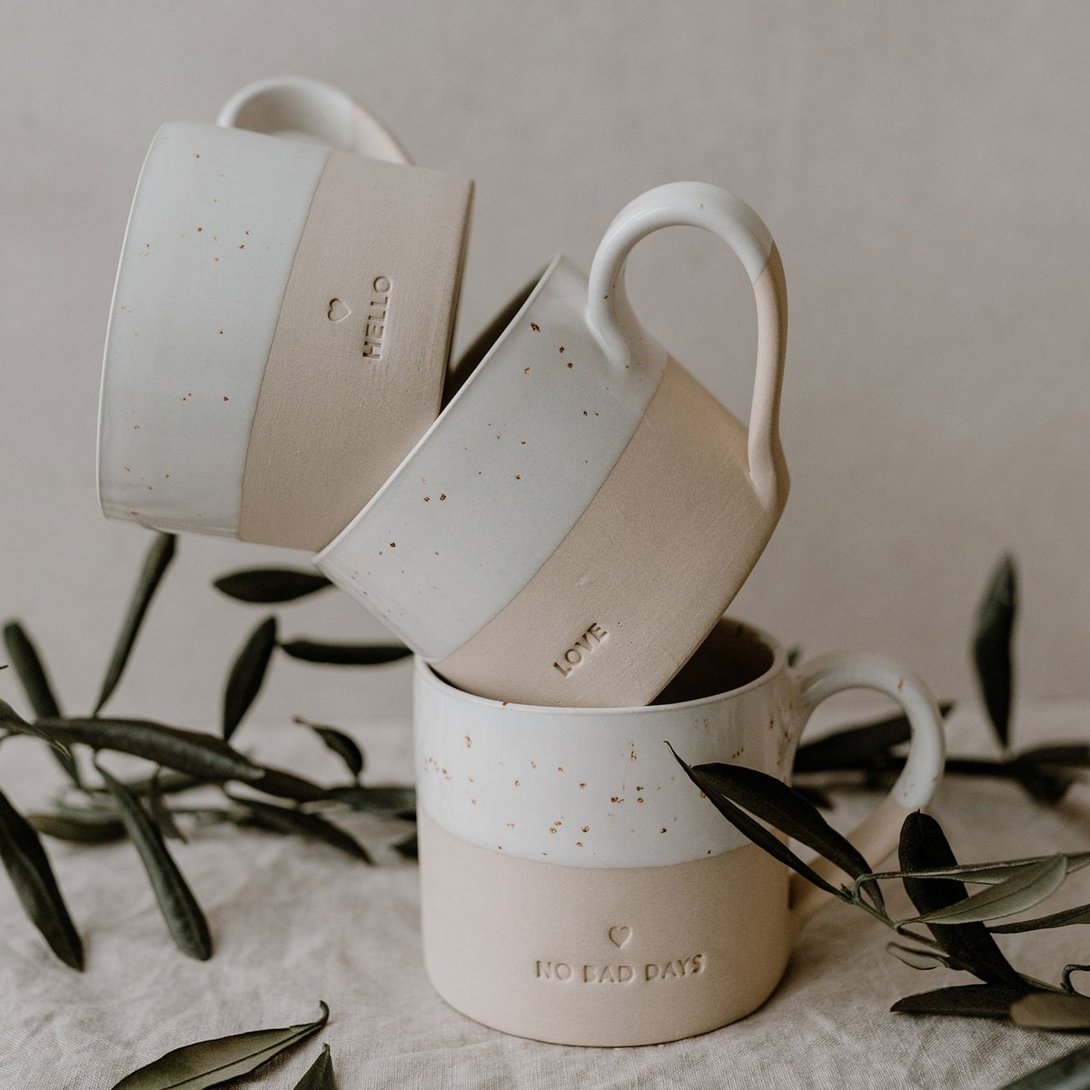 Handgemachte Eulenschnitt Tasse aus Steingut "Hello" - mahina