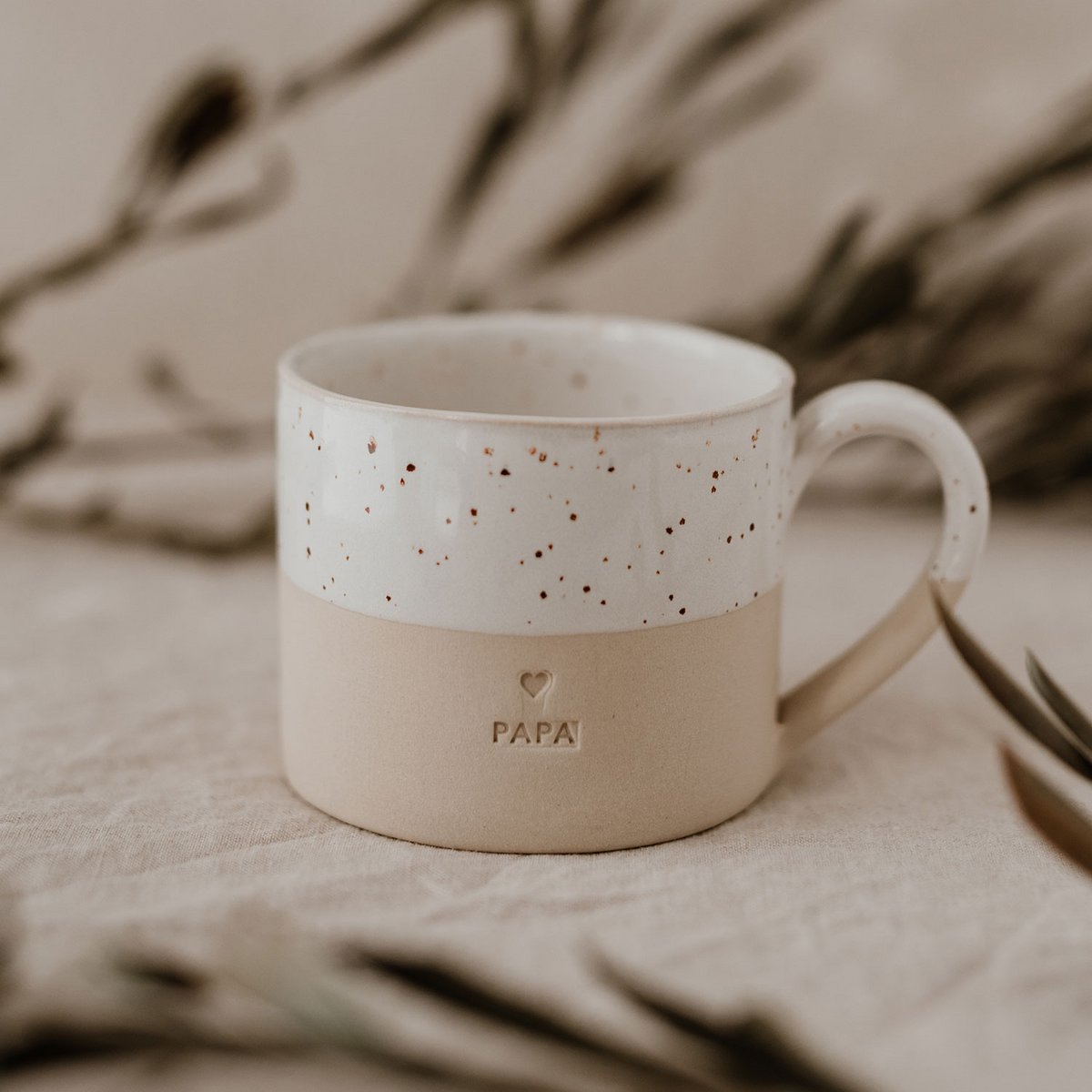Handgemachte Eulenschnitt Tasse aus Steingut 