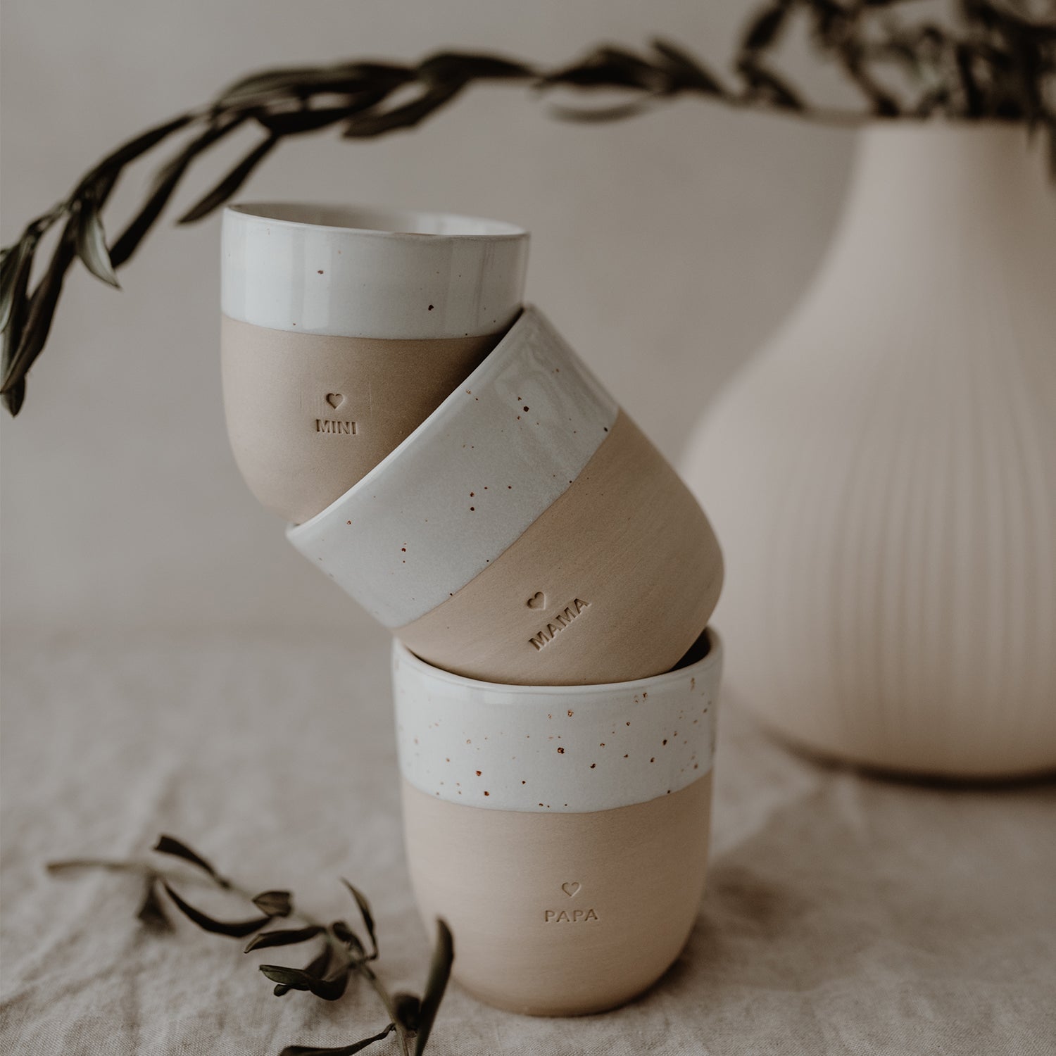 Handgemachter Eulenschnitt Becher aus Steingut "Papa" - Interior > Dekoration > Tassen von mahina