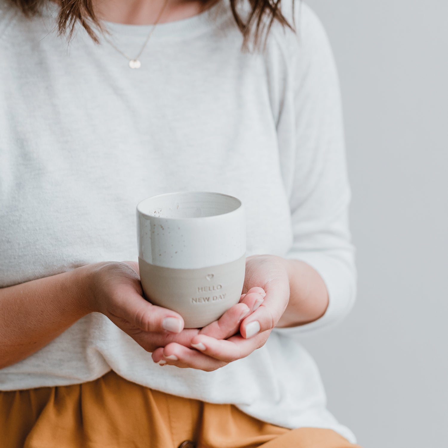 Handgemachter Eulenschnitt Becher aus Steingut "Hello new day" - mahina
