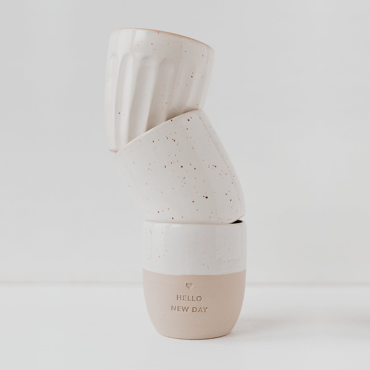 Handgemachter Eulenschnitt Becher aus Steingut "Hello new day" - mahina