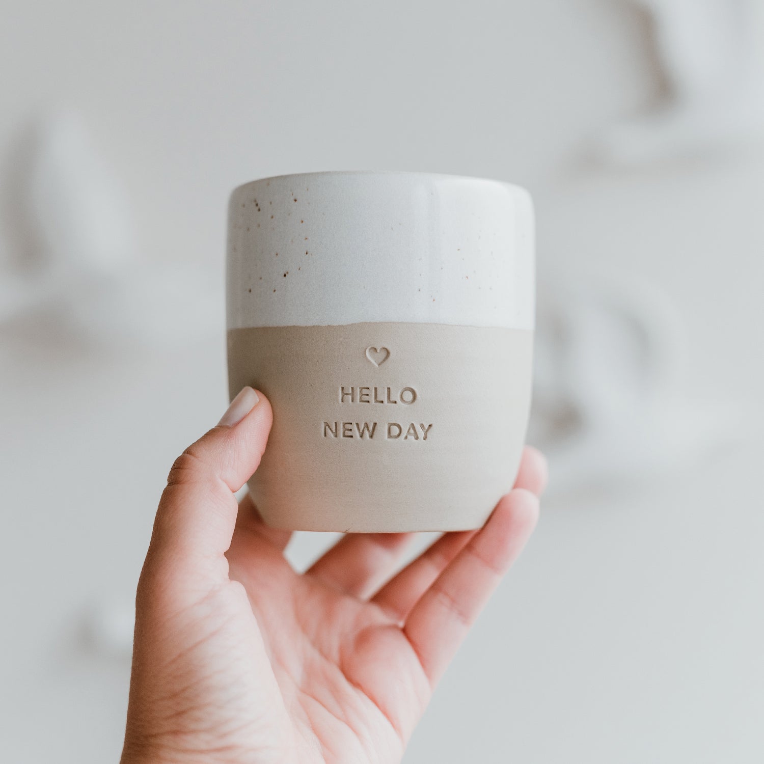 Handgemachter Eulenschnitt Becher aus Steingut "Hello new day" - mahina