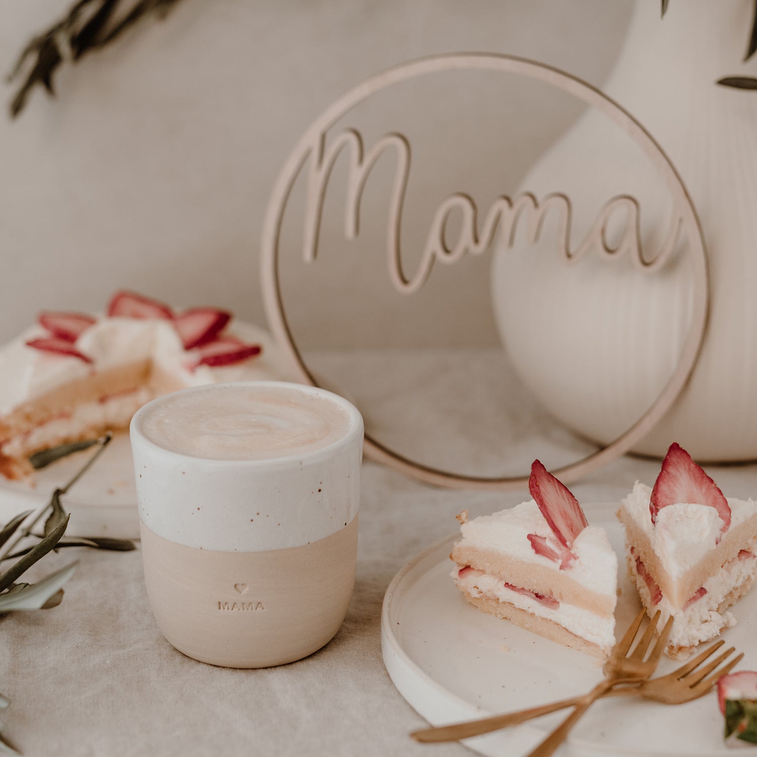 Handgemachter Eulenschnitt Becher aus Steingut "Mama" - mahina
