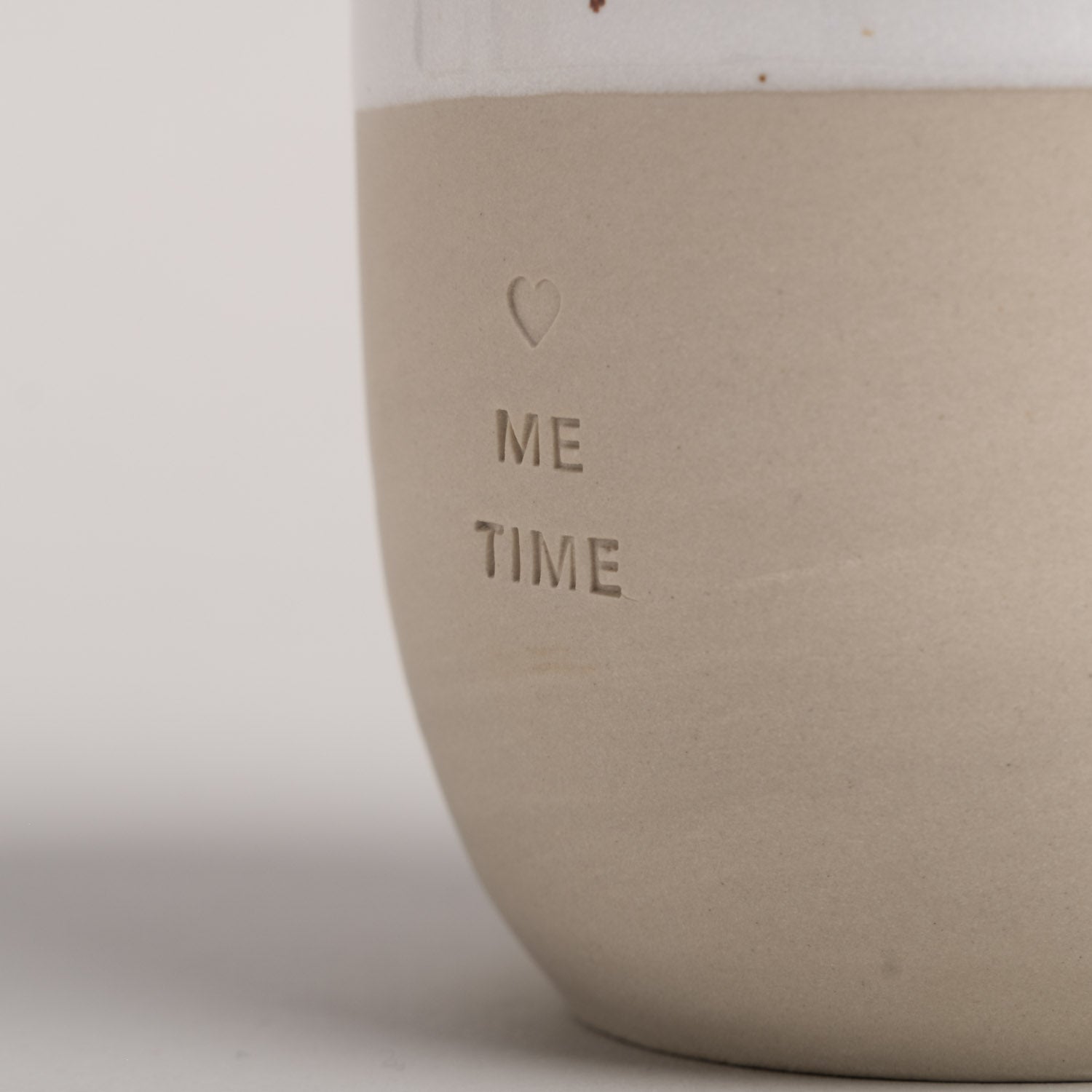Handgemachter Eulenschnitt Becher aus Steingut "Me Time" - mahina