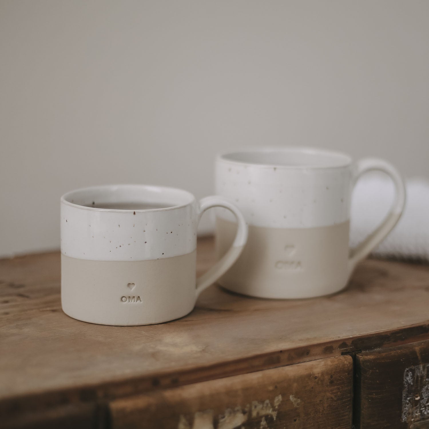 Handgemachter Eulenschnitt Tasse aus Steingut "Oma" - mahina