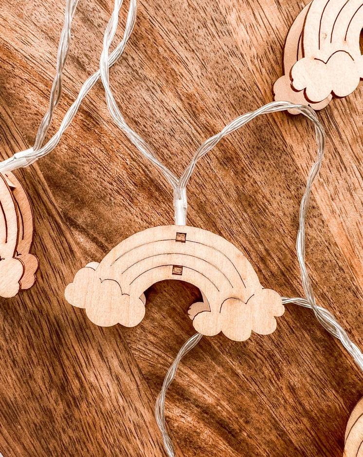 Rayher LED Lichterkette mit Holz Regenbögen 175cm - mahina