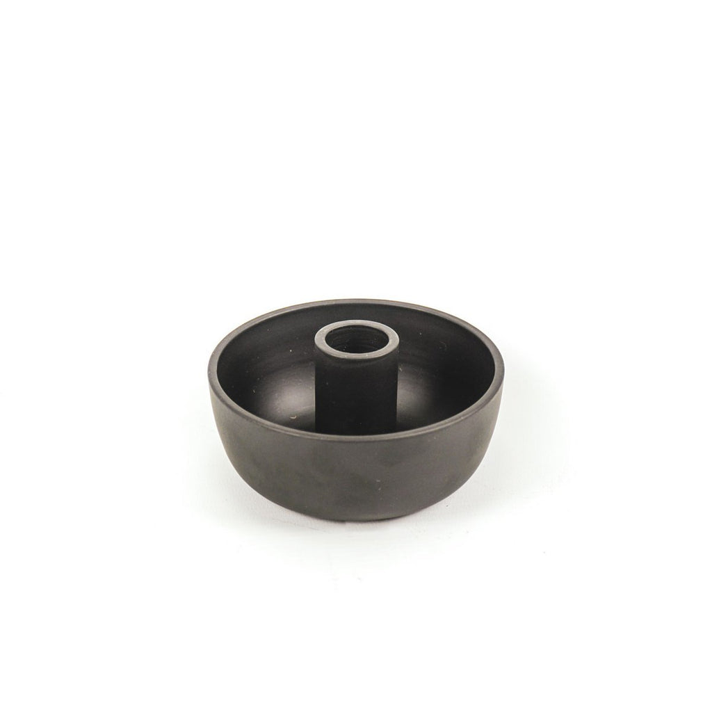 Runder Kerzenhalter in schwarz, 16x16x6cm - MAHINA
