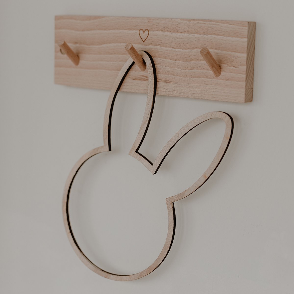 Eulenschnitt Holzkranz "Hase" 23x14cm - mahina