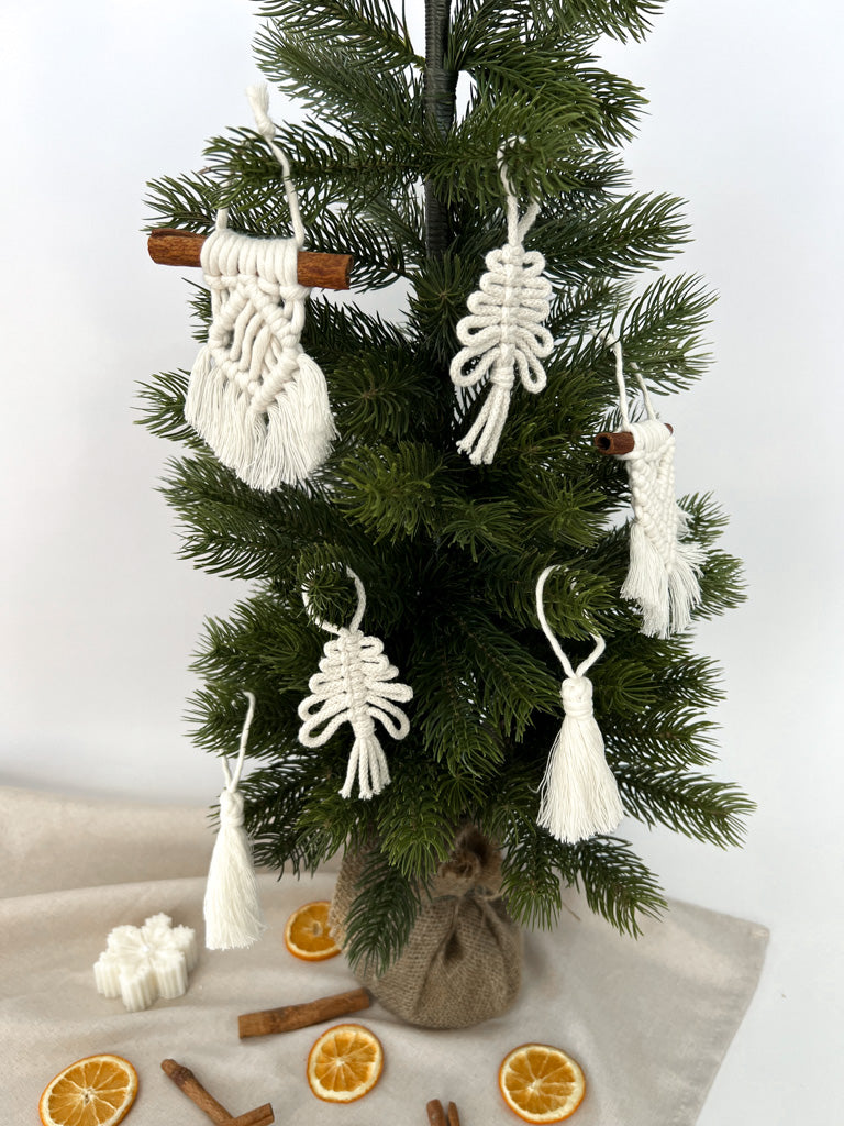Handgemachter Makramee Weihnachtsschmuck "Tannenbaum" - MAHINA