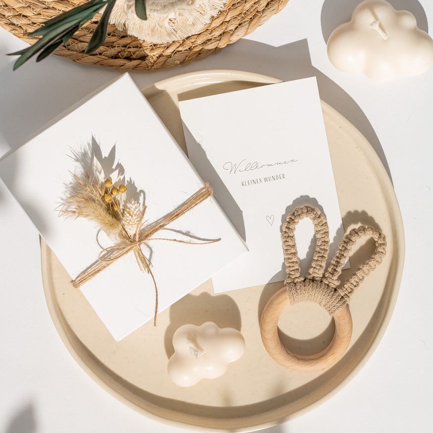Geschenkbox "Kleines Wunder" mit Makramee Beißring/Greifling Bunny - mahina