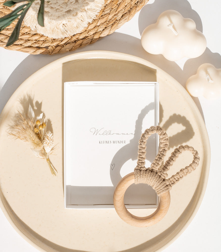 Geschenkbox "Kleines Wunder" mit Makramee Beißring/Greifling Bunny - mahina