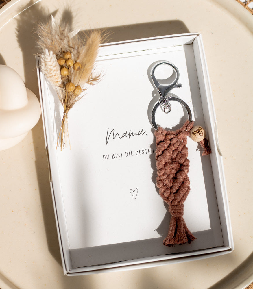 Geschenkbox "Mama" mit handgemachtem Schlüsselanhänger - MAHINA