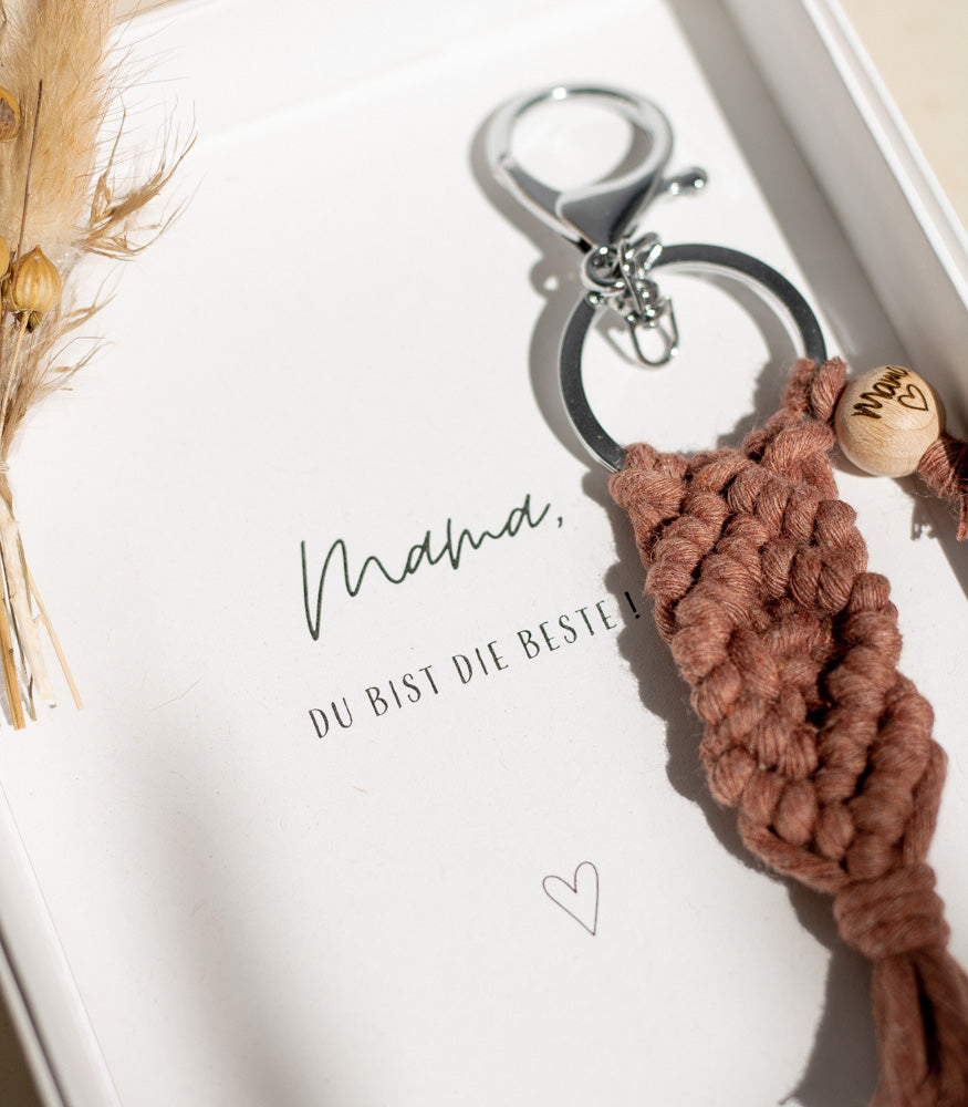 Geschenkbox "Mama" mit handgemachtem Schlüsselanhänger - MAHINA