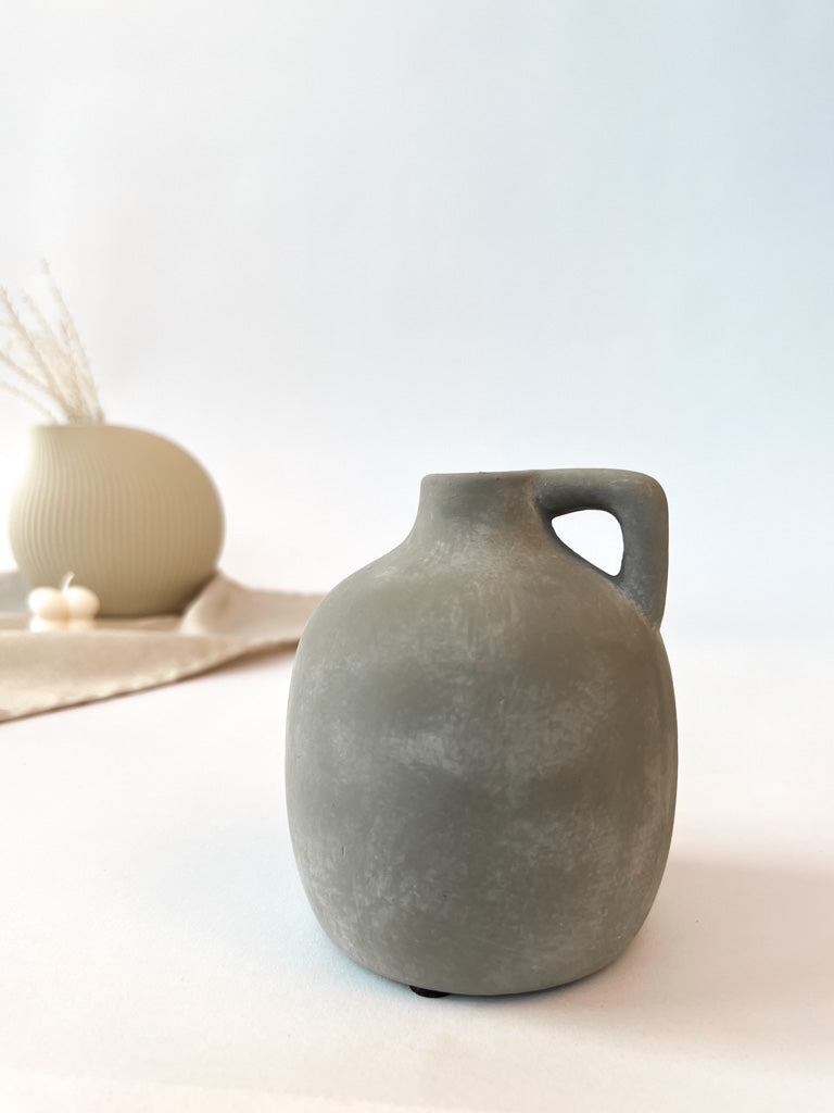 Graue Vase "Ava" mit Henkel - MAHINA