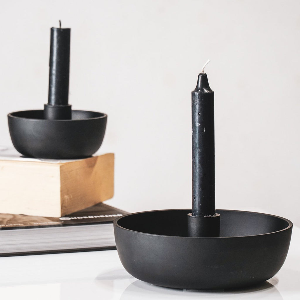 Runder Kerzenhalter in schwarz, 10x10x6cm - MAHINA